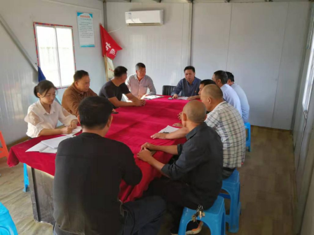 市黃淮建工公司-國慶節(jié)，我們?cè)诠さ厣线^260.png