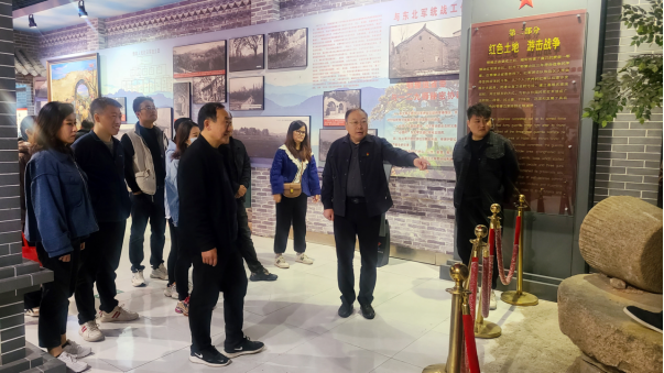 市文旅公司3月份新聞稿（一），?；⑸? 一路同行--駐馬店市文化旅游發(fā)展有限公司開展團(tuán)建活動124.png
