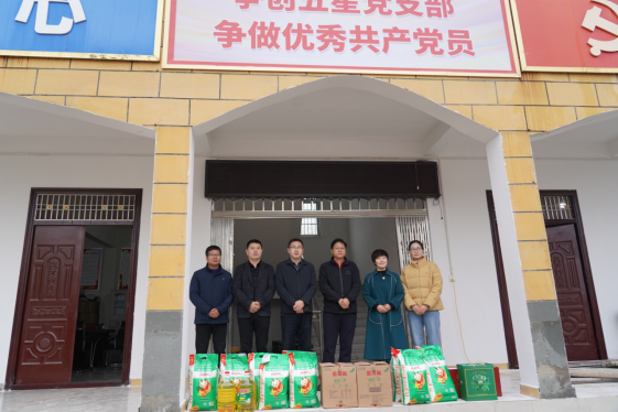 市產(chǎn)業(yè)集團黨委書記、董事長劉培建一行深入結(jié)對幫扶村調(diào)研鄉(xiāng)村振興工作192.png