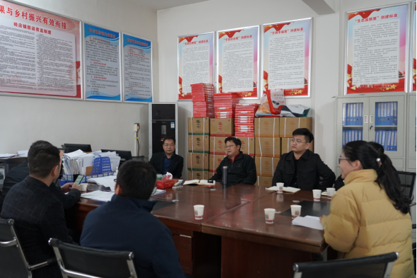 市產(chǎn)業(yè)集團黨委書記、董事長劉培建一行深入結(jié)對幫扶村調(diào)研鄉(xiāng)村振興工作334.png