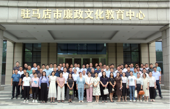 市產(chǎn)業(yè)集團(tuán)組織黨員干部赴市廉政文化教育中心開(kāi)展警示教育221.png
